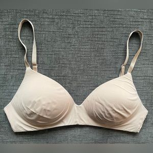 Victorias Secret bra, size 36D (like new)